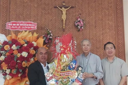 Lãnh đạo Ủy ban MTTQ tỉnh Gia Lai chúc Tết Tòa Giám mục giáo phận Kon Tum