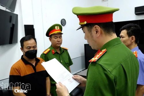 Sản xuất, buôn bán hàng giả tinh dầu hít, giám đốc và tổng quản lý bị khởi tố