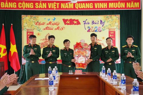 Chỉ huy trưởng Bộ Chỉ huy Quân sự tỉnh Khánh Hòa Nguyễn Túy thăm, chúc Tết các đơn vị quân đội