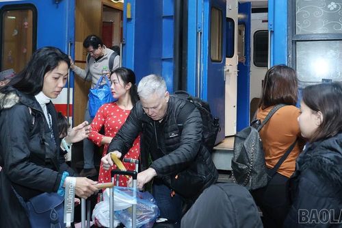 Đường sắt Lào Cai - Hà Nội tăng chuyến phục vụ nhu cầu đi lại dịp Tết