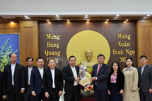Phó Bí thư Tỉnh ủy Lâm Đồng Bùi Thắng tiếp các đoàn chức sắc tôn giáo đến chúc Tết