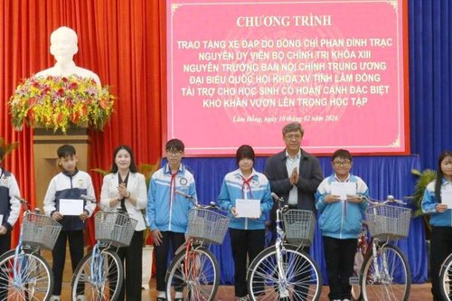 Trao 80 chiếc xe đạp của đồng chí Phan Đình Trạc cho học sinh khó khăn tỉnh Lâm Đồng