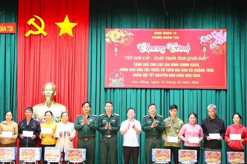 Trung đoàn 726 tổ chức Chương trình 'Tết sum vầy – Xuân thắm tình quân dân'