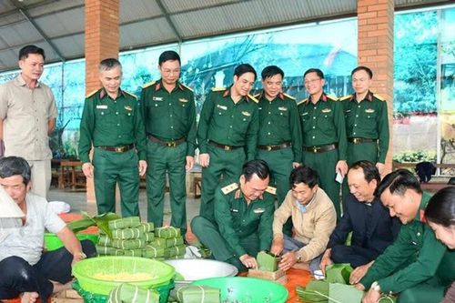 Quân khu 7 chúc Tết các cơ sở tôn giáo tại Lâm Đồng