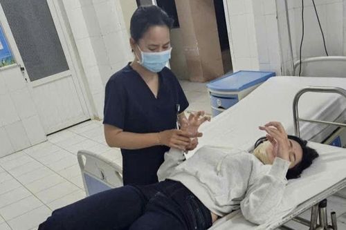 Cảnh sát Giao thông Lâm Đồng hỗ trợ cấp cứu khẩn cấp nữ hành khách