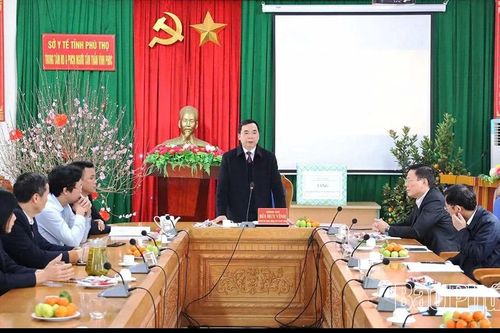 Phó Bí thư Tỉnh ủy Bùi Huy Vĩnh thăm, tặng quà Tết Trung tâm nuôi dưỡng và phục hồi chức năng người tâm thần Vĩnh Phúc