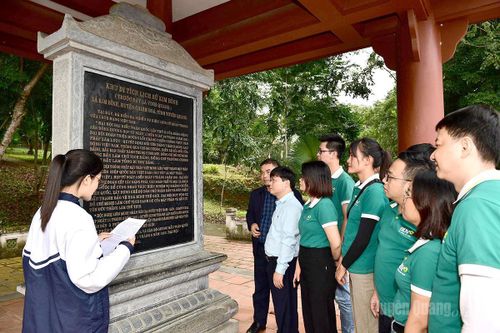 Vững gốc từ lòng Dân