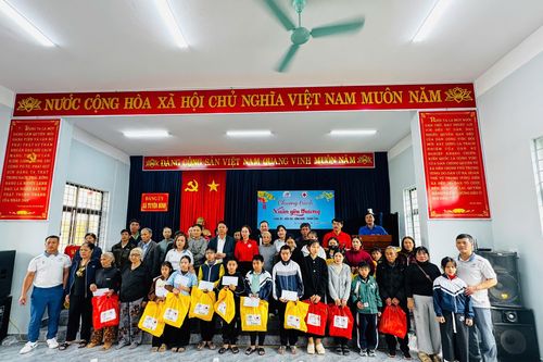 CLB Doanh nhân Quảng Bình tại Đà Nẵng trao quà Tết, bàn giao nhà tình nghĩa tại Quảng Trị