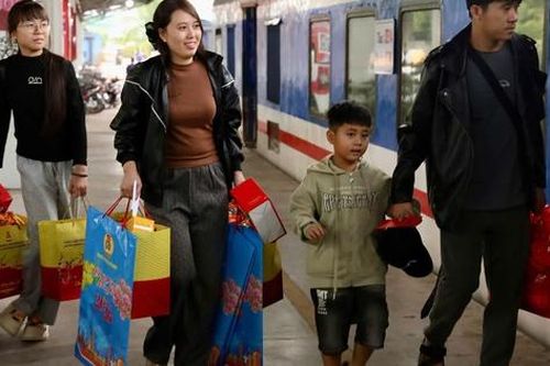 'Chuyến tàu Công đoàn - Xuân 2026' đưa gần 3.000 công nhân ở TP.HCM về quê đón Tết