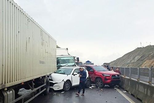 Cách nào ngăn tai nạn trên cao tốc qua Hà Tĩnh lúc trời mưa, đường trơn?