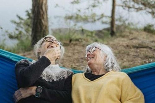 Sống khỏe khi về già: 7 điều bác sĩ mong bạn làm mỗi ngày