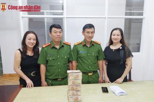 Công an phường ở Cần Thơ hỗ trợ người dân nhận lại gần 1 tỷ đồng chuyển nhầm