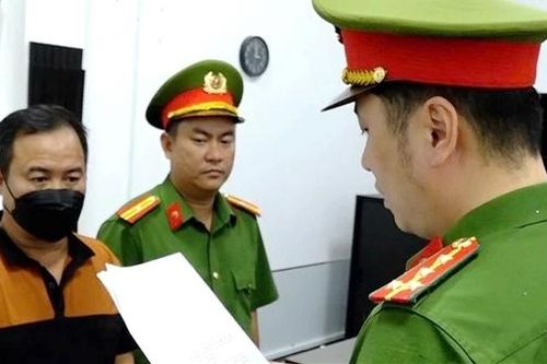 Sản xuất, buôn bán hàng giả, Giám đốc doanh nghiệp và một cộng sự bị khởi tố