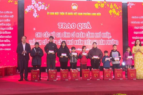 Xuân đoàn kết ở Long Biên