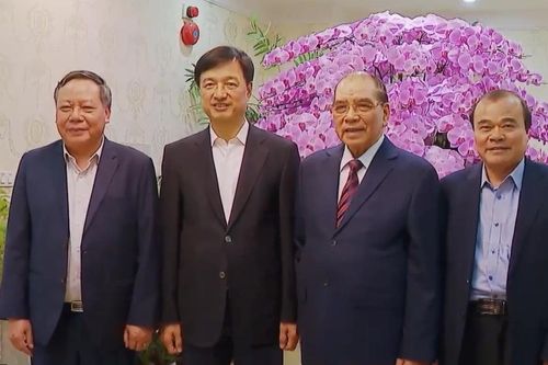 Bí thư Thành ủy Hà Nội chúc Tết nguyên Tổng Bí thư Nông Đức Mạnh