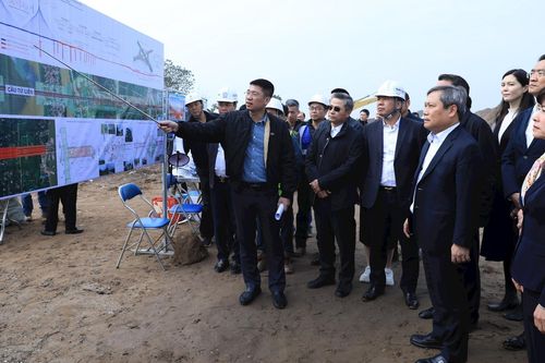 Chủ tịch UBND Thành phố động viên lực lượng thi công cầu Tứ Liên