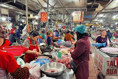 Khi tâm lý 'tích trữ' chi phối mua sắm thực phẩm dịp tết