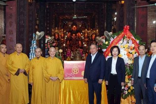 Phó Bí thư Thường trực Thành ủy Nguyễn Văn Phong thăm, chúc Tết Thành hội Phật giáo Hà Nội