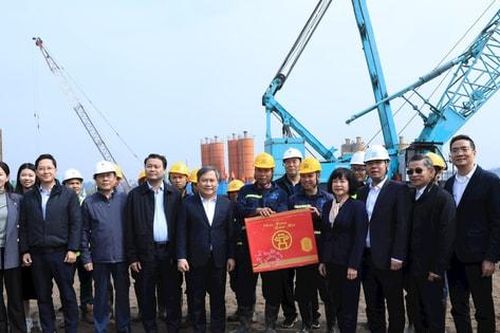 Chủ tịch UBND TP Hà Nội Vũ Đại Thắng thăm, chúc Tết các đơn vị làm nhiệm vụ trọng yếu