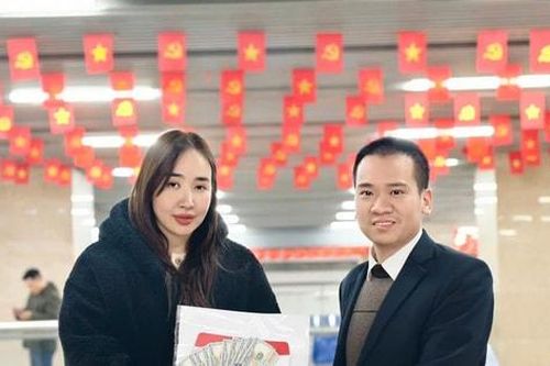 Hanoi Metro trao trả tài sản thất lạc với giá trị lớn cho hành khách
