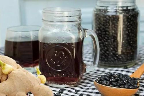 Nước đậu đen gừng: Bài thuốc hỗ trợ giảm đau nhức xương khớp