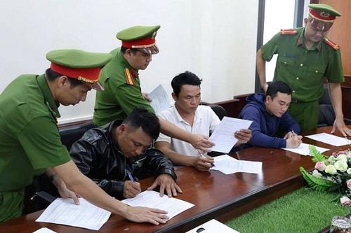 Gần 450 tấn chất thải bị chôn lấp trái phép ven sông Hòa Xuân