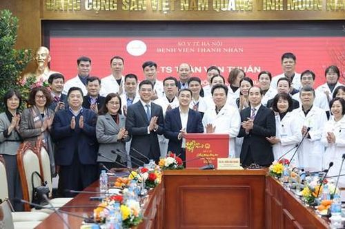 Thứ trưởng Trần Văn Thuấn thăm, kiểm tra công tác y tế dịp Tết Bính Ngọ tại 3 bệnh viện của Hà Nội