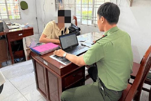 Công an làm việc với người đàn ông có bình luận xúc phạm trên TikTok