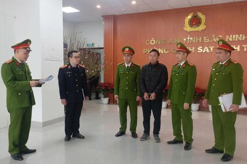 Tạm giam chủ cơ sở trộn hóa chất cấm sử dụng để chế biến hàng tấn riềng xay tươi