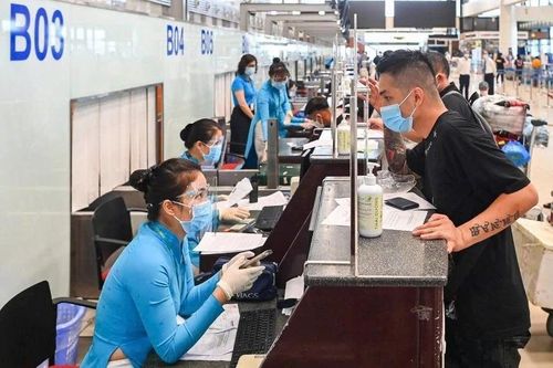 Bộ Y tế yêu cầu thực hiện nghiêm giám sát y tế tại sân bay Nội Bài