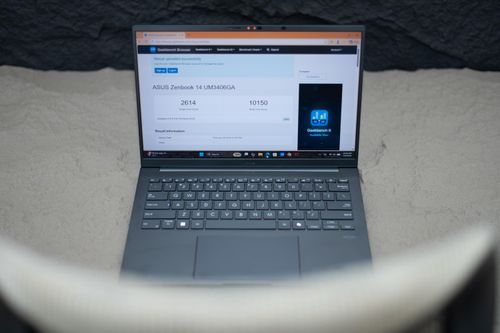 Laptop thay đổi giữa thời bão giá