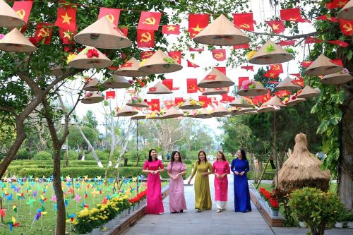 Sắc Xuân nơi 'địa chỉ đỏ'