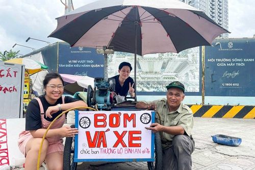 'Vẽ hạnh phúc' trên những gánh mưu sinh