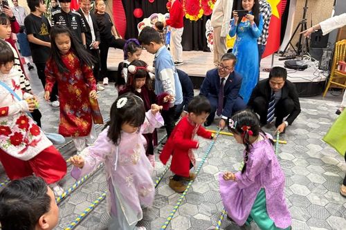 Mang Tết Việt đến gần cộng đồng tại Istanbul