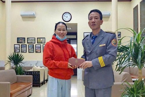 Trả lại trang sức và tiền mặt cho hành khách bỏ quên khi đi tàu