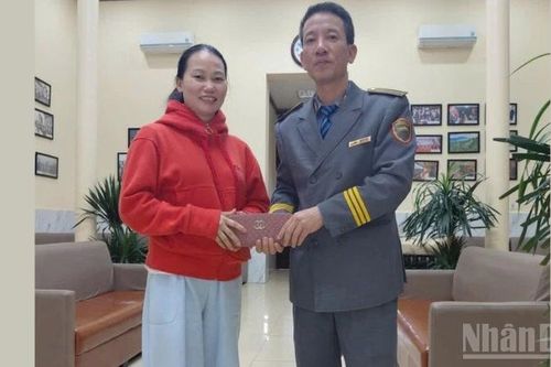 Lan tỏa hình ảnh đẹp của người làm đường sắt: Trả lại nhiều trang sức và tiền mặt cho hành khách bỏ quên