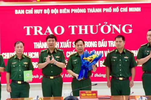 Khen thưởng chuyên án đấu tranh với tội phạm về tiền giả