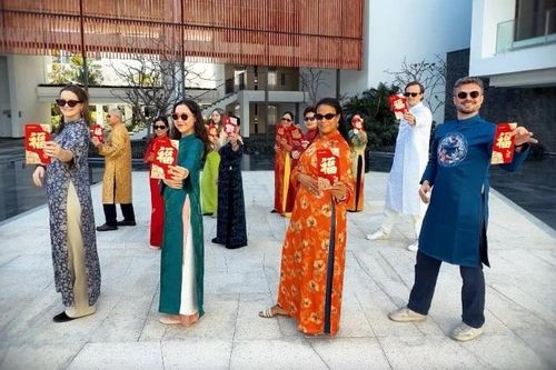 Đại sứ Hà Lan cùng màn vũ đạo chúc Tết 'Mã đáo thành công'