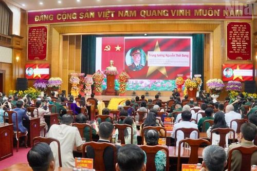 Lễ trao tặng danh hiệu Anh hùng Lực lượng vũ trang nhân dân