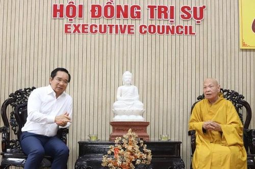 Chủ tịch Ủy ban nhân dân Thành phố Hồ Chí Minh thăm, chúc tết các tập thể, chức sắc tiêu biểu