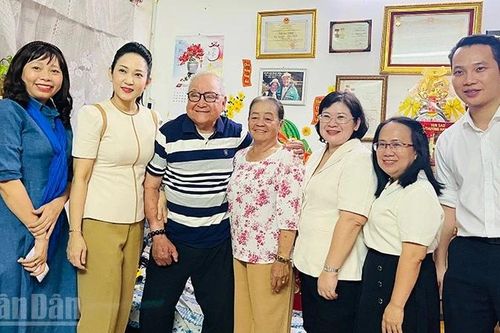Đoàn lãnh đạo Thành phố Hồ Chí Minh thăm, chúc Tết trí thức, văn nghệ sĩ tiêu biểu