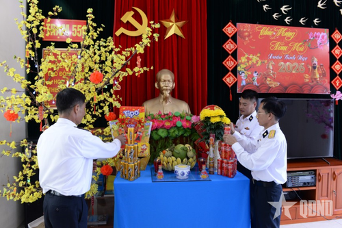 Xuân ấm trên đảo tiền tiêu