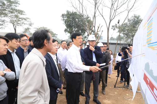 Làm xuyên Tết vì dân
