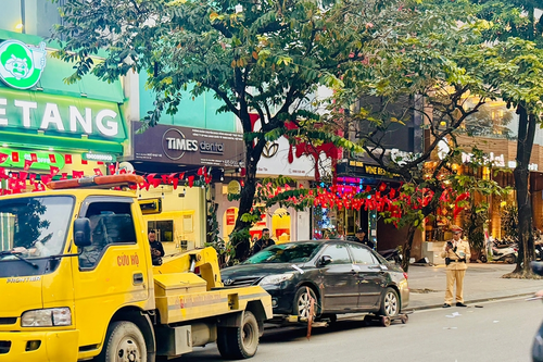 Hà Nội: Xử lý nghiêm ô tô dừng, đỗ trái quy định, gây ùn tắc giao thông