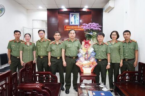 Phó Giám đốc Công an thành phố Đà Nẵng Nguyễn Xuân Hoàng thăm, chúc Tết Ban Chuyên đề Công an thành phố
