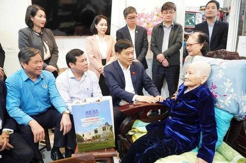 Phó Chủ tịch Quốc hội Vũ Hồng Thanh dự 'Tết Sum vầy – Xuân ơn Đảng' tại Quảng Ngãi