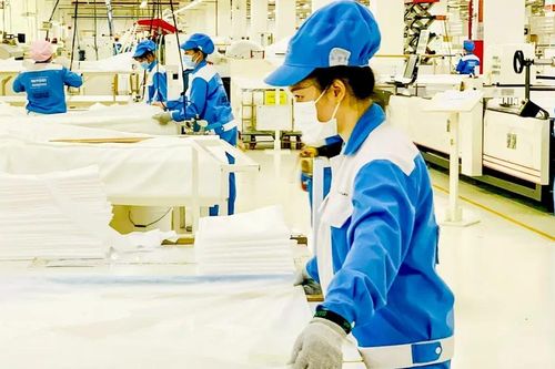 Giáp tết, doanh nghiệp vẫn hối hả sản xuất