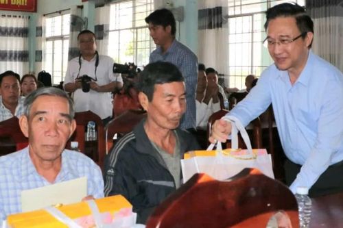 Lãnh đạo TPHCM thăm, tặng quà tết tại tỉnh Cà Mau