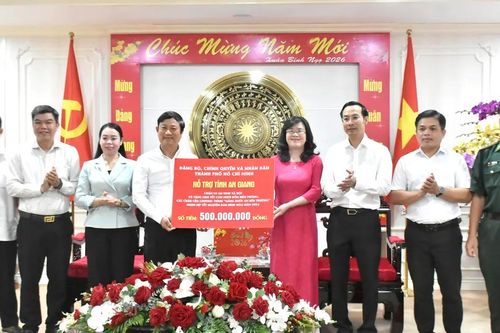 Đồng chí Võ Văn Minh thăm, tặng quà tết tại An Giang