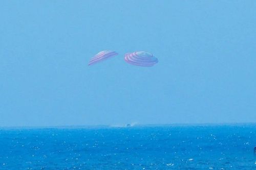 Trung Quốc: Thu hồi thành công khoang tàu vũ trụ có người lái trên biển